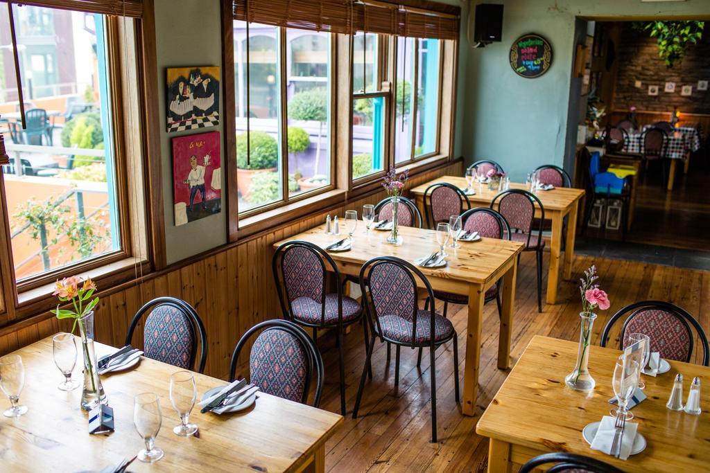 Byrnes Wine Dine Stay Ennistimon Exterior foto